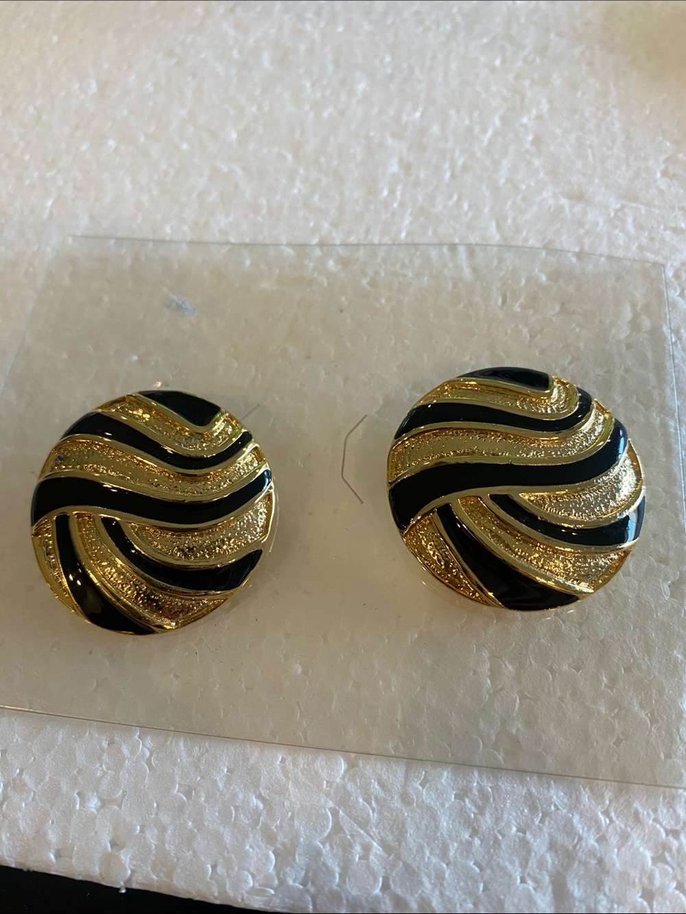 Bluette France Elegant Black and Gold Swirl Shoe Clips